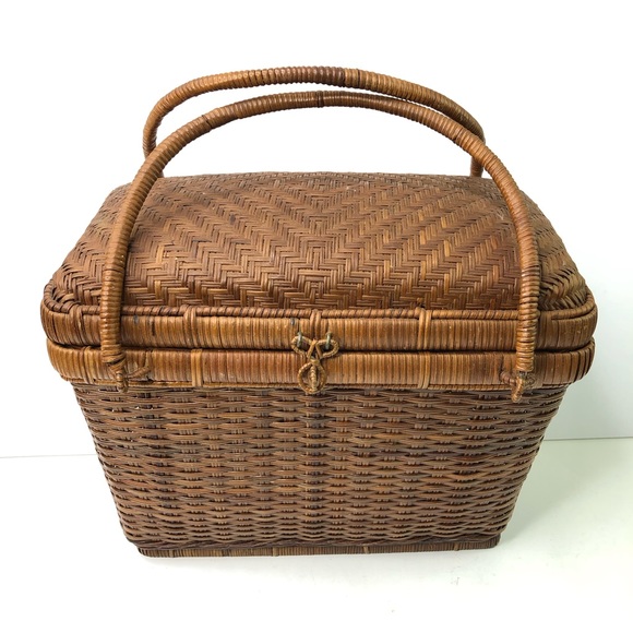 Vintage Brown Delicate Woven Wicker Storage Basket Double Handles Hinged Lid - Picture 2 of 6